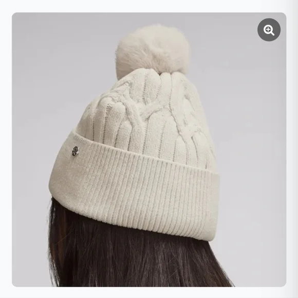 NWT Lululemon Cable Knit Pom Beanie Oatmeal Ivory Off White Cream - Picture 3 of 8